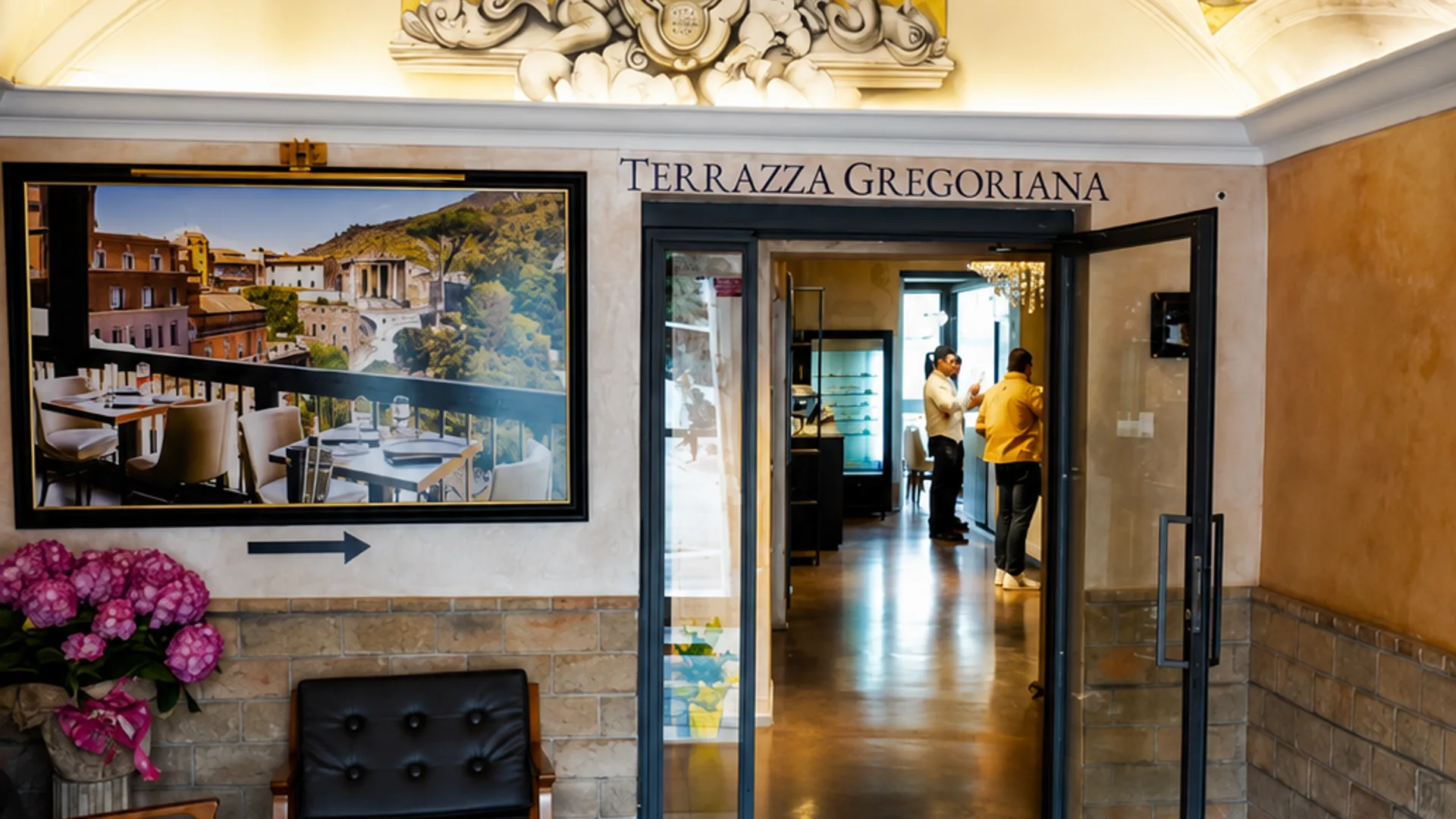 La terrazza con vista sulle cascate di Villa Gregoriana, Tivoli